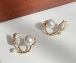 Flower Pearl Earring (White)