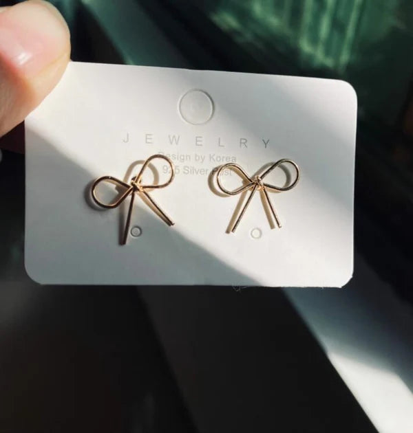 Bow Earring (Golden)
