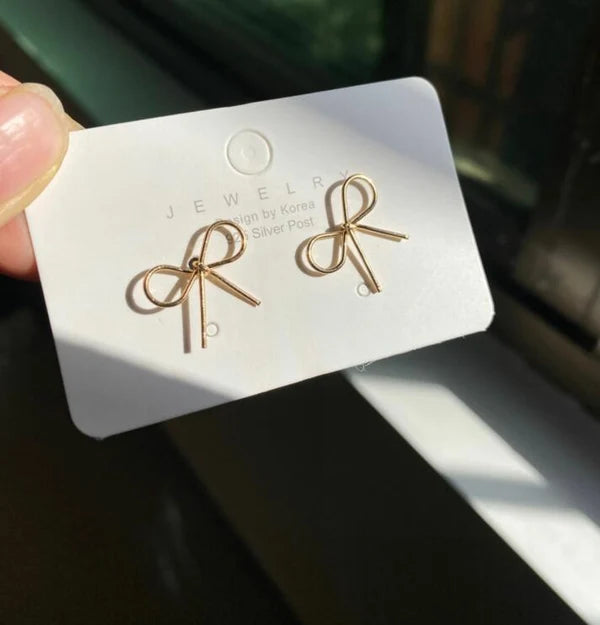 Bow Earring (Golden)